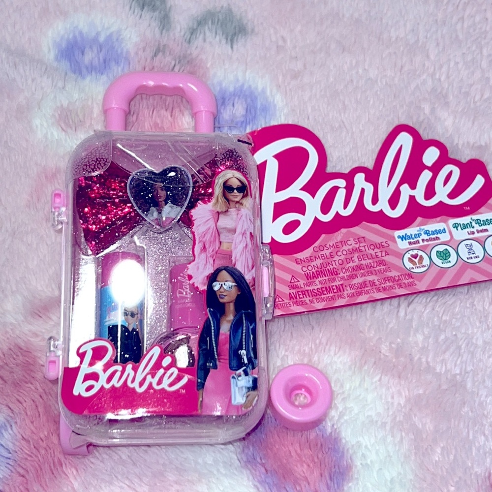 Barbie Cosmetic Set - Picture 2 of 7